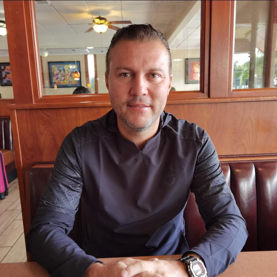 Jesús Javier Vera Olvera, conocido públicamente como Árbitro CAM
